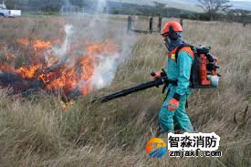 他給消防員送飲品，結(jié)果消防員找上門(mén)對(duì)他說(shuō)